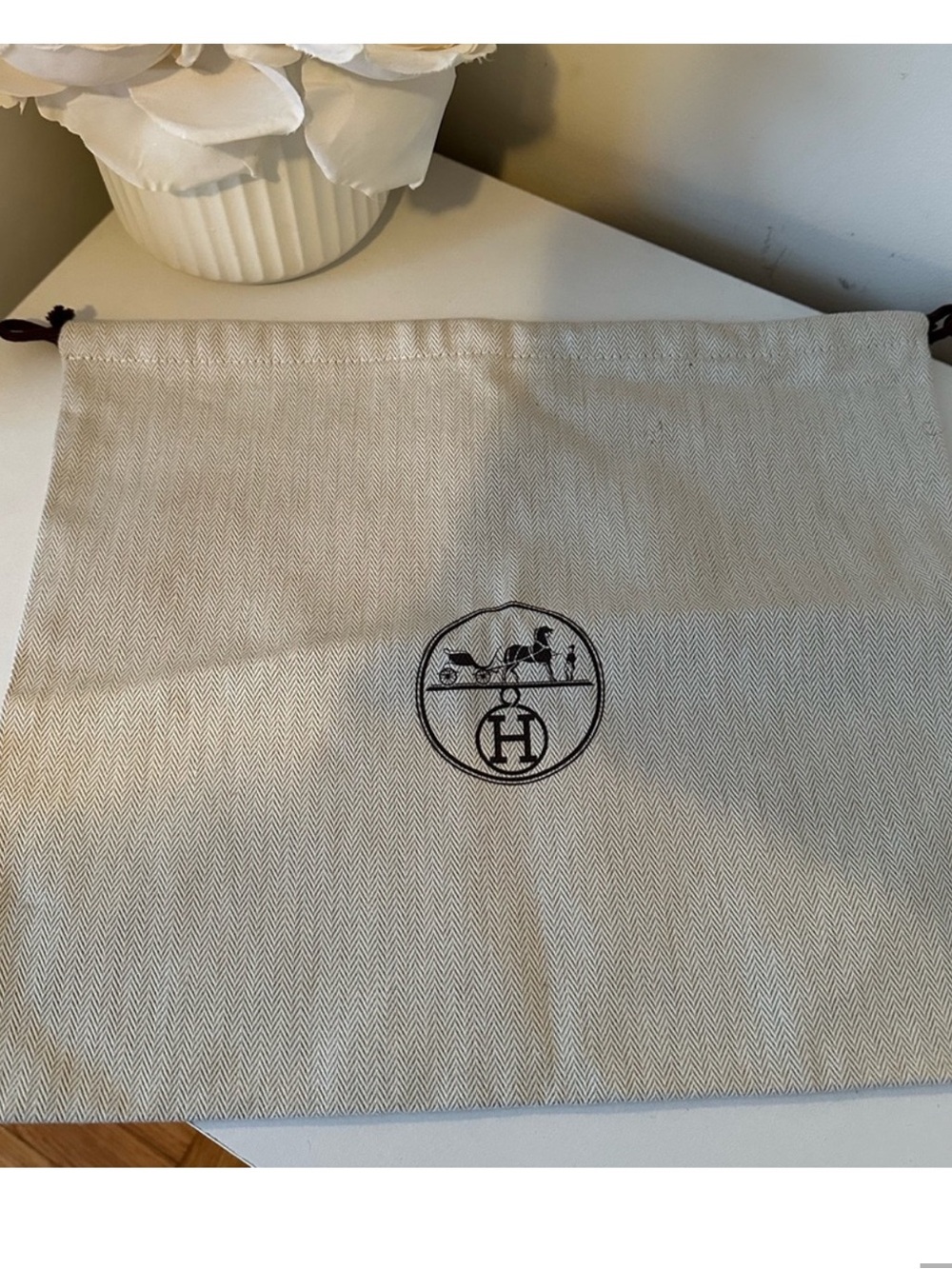 Authentic Hermès Beige
Herringbone Dust Bag - Medium Size